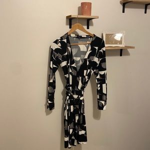 ANN TAYLOR geometric long sleeve dress